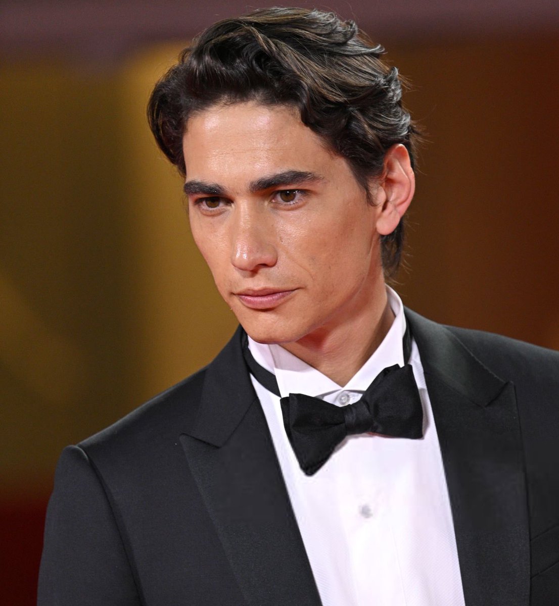 halbrandthinker's tweet image. la belleza de enzo vogrincic tiene que ser estudiada porque es una locura lo hso que es