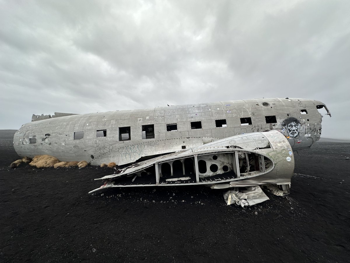 comeflywithlee_'s tweet photo. Today I satisfied my #avgeek side of the Iceland trip. 🥳
#dc3 #planewreck #Iceland https://t.co/HgwzlqyKdX