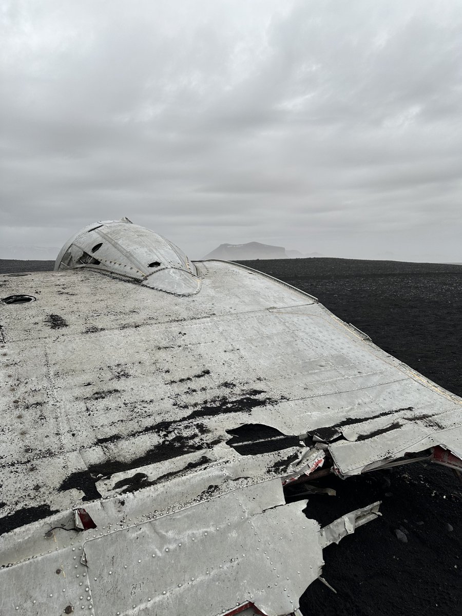 comeflywithlee_'s tweet photo. Today I satisfied my #avgeek side of the Iceland trip. 🥳
#dc3 #planewreck #Iceland https://t.co/HgwzlqyKdX