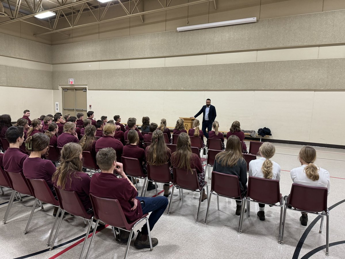 I had a blast chatting with the Grade 10 Civics class at RCS! 🗣️📚 It is always amazing to share thoughts &amp; insights with Canada's future leaders! 🌟 #TeamOxford