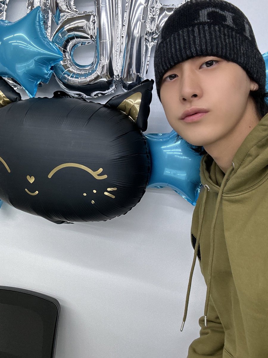 HA__Y_0111's tweet photo. 용냥이 생일 너무너무 축하해 😸🖤 https://t.co/ZjxzuTw9hU