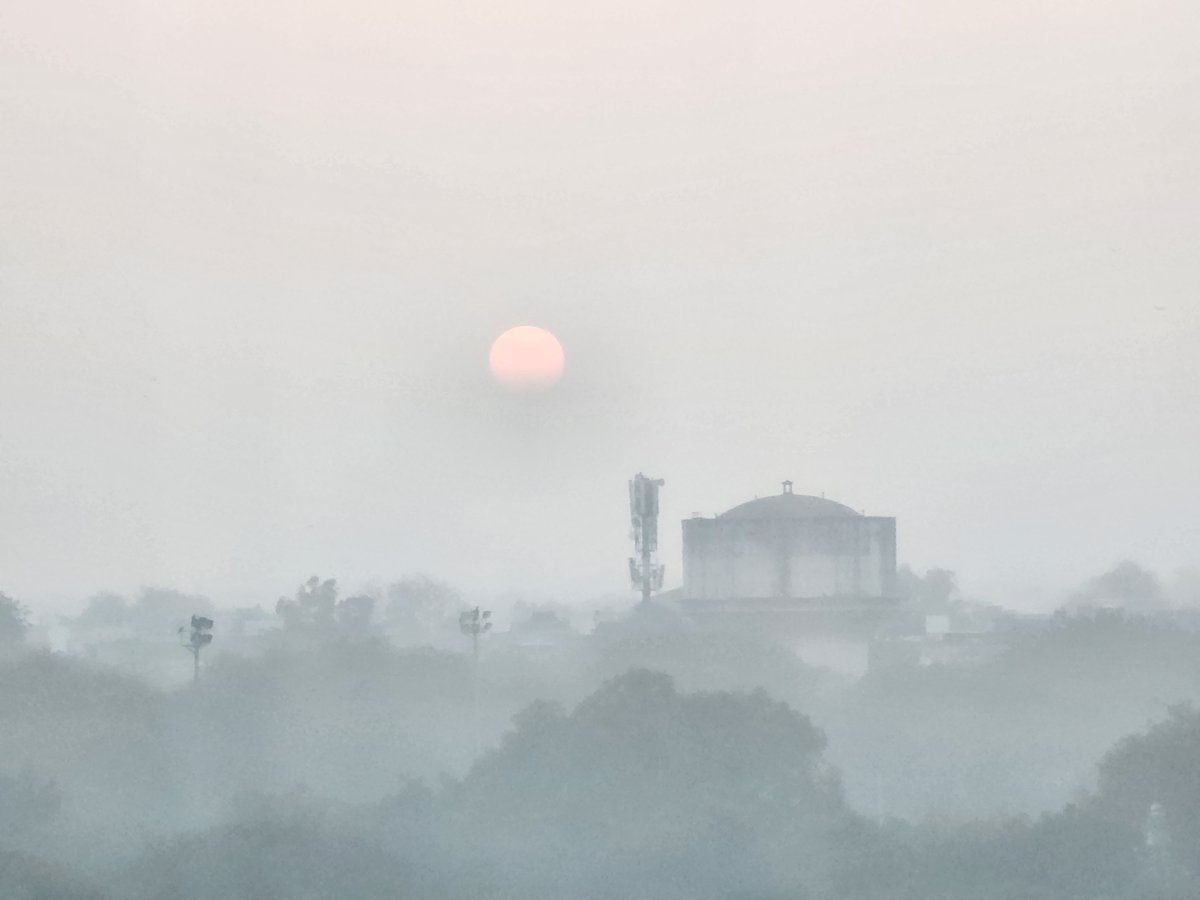 DrAmbrishMithal's tweet image. Hazy sunset

#viewfromthewindow 

#Delhi this #evening

#sun #sunset #sunsetphotography 

@MaxHealthcare 
@baxirahul @AskDrShashank @vivek4wild