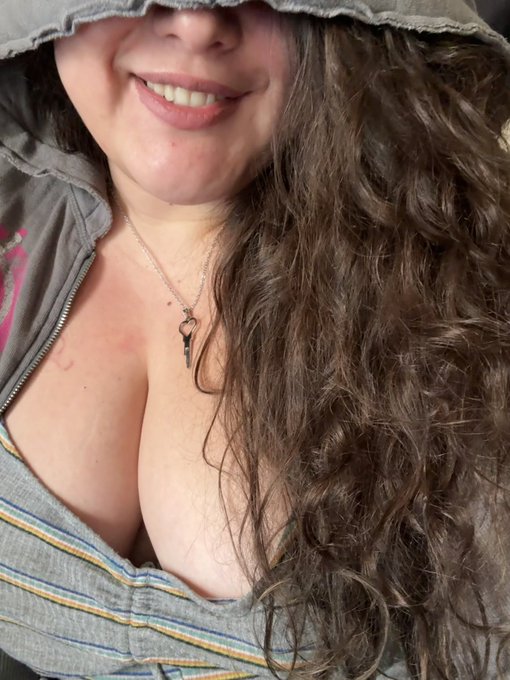 Admin day at work means comfy AF&hellip;. See what I&rsquo;m working on..  https://t.co/q6zxw52br3 https://t.co/E