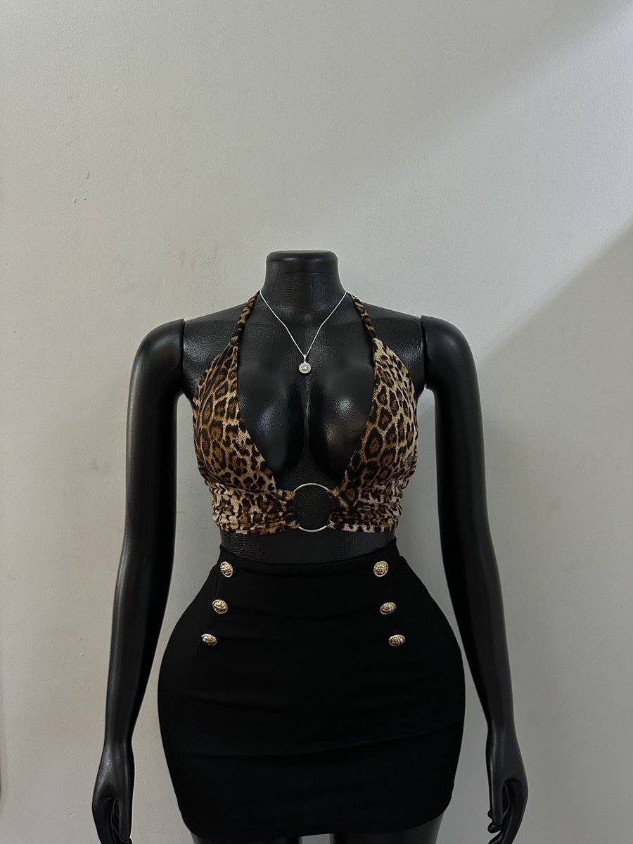 VaibuuKenya's tweet photo. Each top @ Ksh.600
We’re at the bazaar,12th Floor shop 1226.
Yes,we deliver countrywide https://t.co/deSLoKvPoz