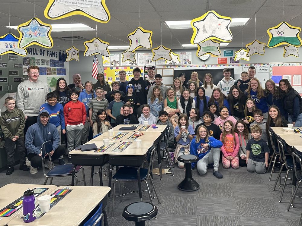 Saints508's tweet image. North fourth graders meet their SPHS pen pals saintpeterschools.org/article/140508…