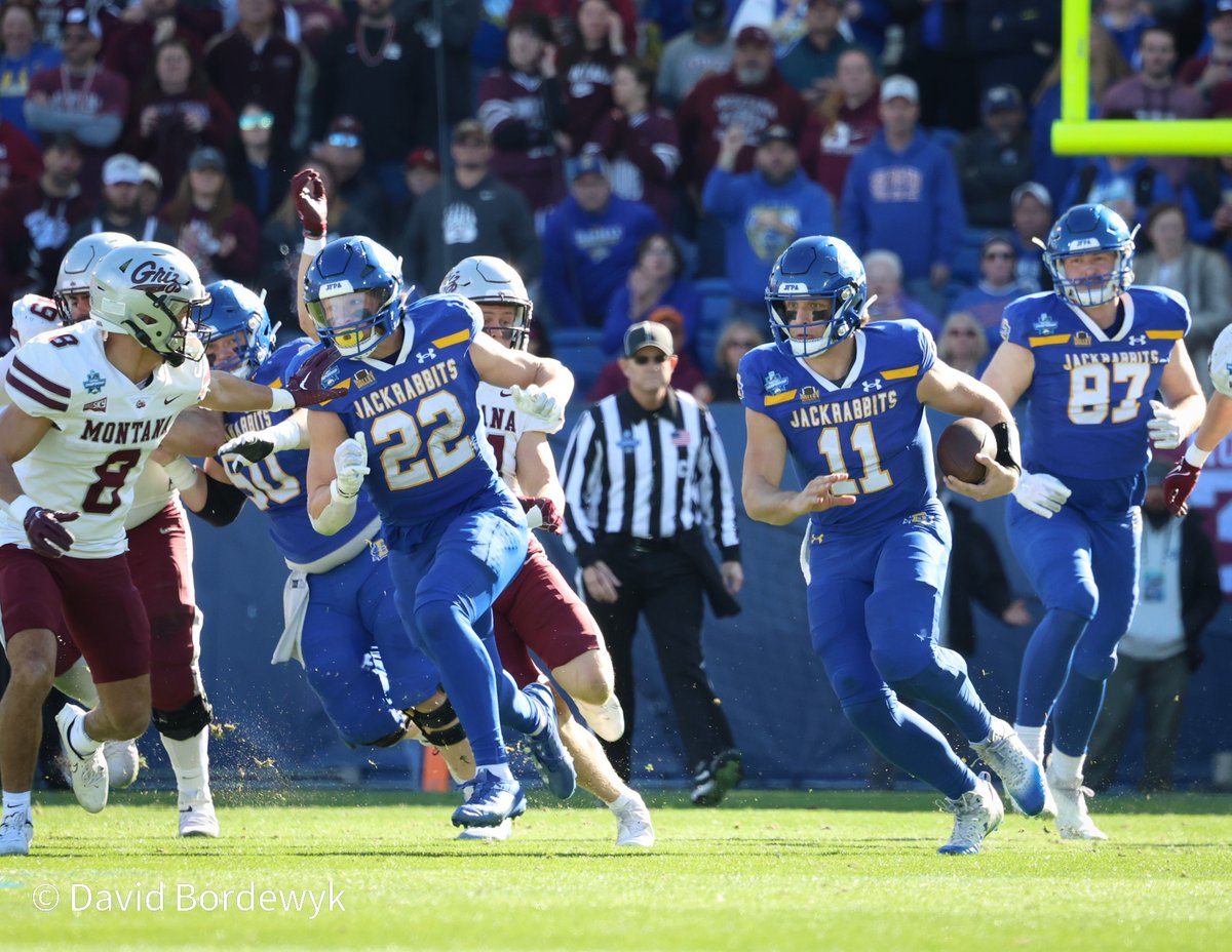 David_Bordewyk's tweet photo. RABBITS ON THE RUN
What's not to love about this as a @GoJacks fan: @z4days leading the way for his QB @mgronowski11 in the @NCAA_FCS championship game 1/7/2024 in Frisco, Texas. @GoJacksFB defeated Montana 23-3 to win their second consecutive national title. #Back2BackJacks https://t.co/1mYIm7tEsu