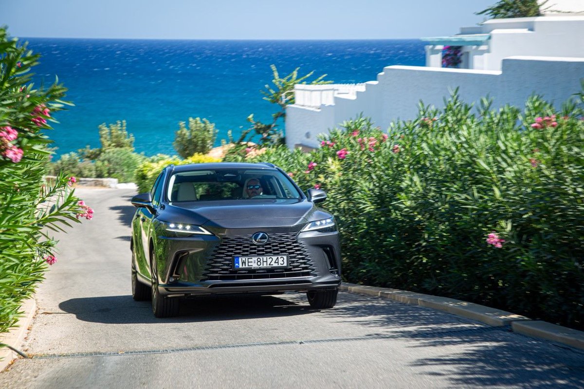 Lexus_Poland's tweet photo. Klienci Lexusa coraz chętniej korzystają z programu KINTO ONE 💵! W 2023 r. z tego rozwiązania skorzystało 1839 klientów, czyli aż o 106% więcej niż w 2022 r. Najpopularniejszym modelem finansowanym w ramach najmu lub leasingu #KINTOONE okazał się #LexusNX (+119 % r/r). https://t.co/67UbwOjoeh