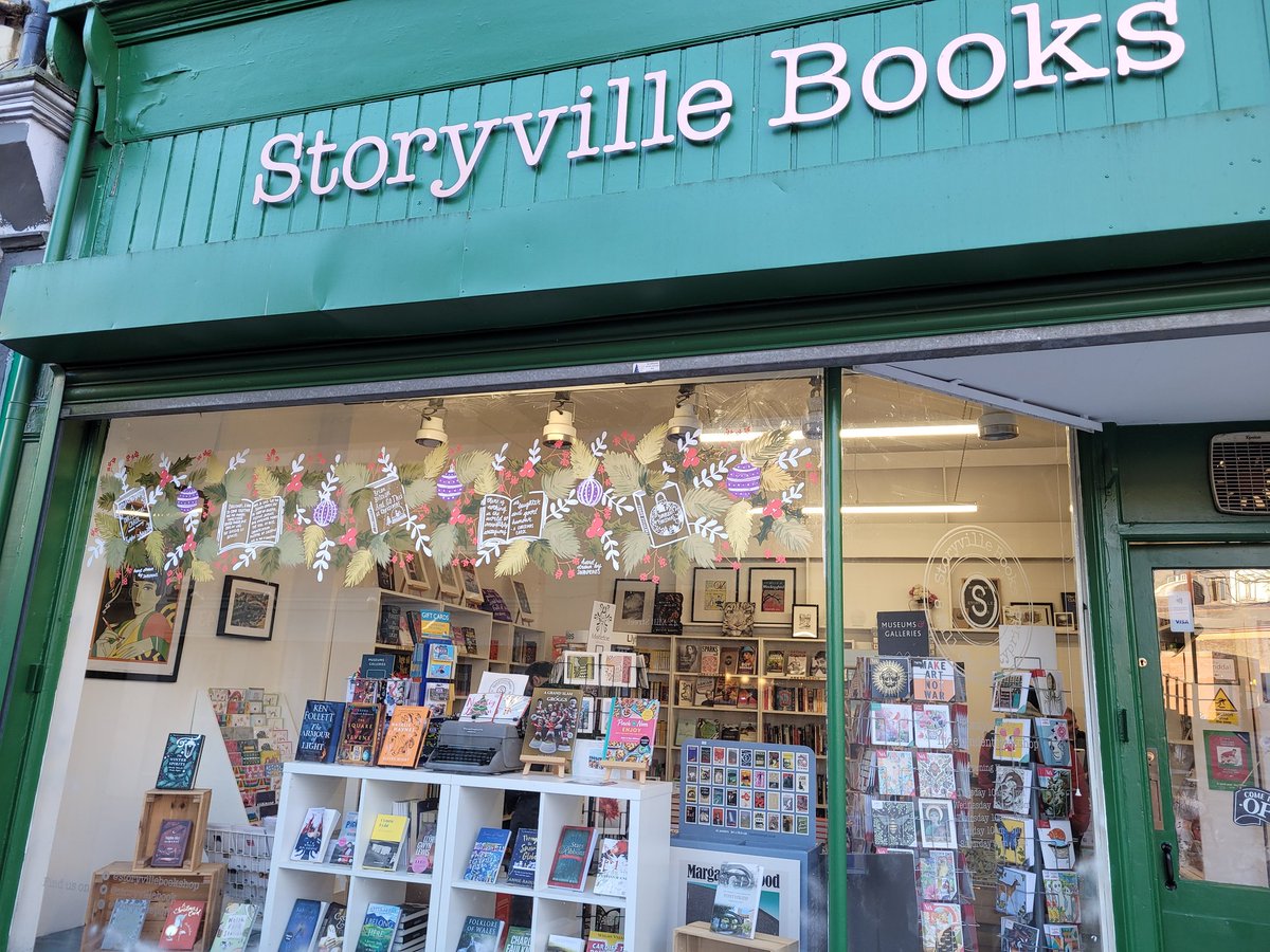 clare_potter's tweet photo. Siop llyfr lleol ni yn paratoi am yr Eisteddfod Genedlaethol eleni. Llyfr Sheldon Phillips yn drafod y stori ar goll am yr Eisteddfod 1893! @storyvillebook 🏴󠁧󠁢󠁷󠁬󠁳󠁿 https://t.co/nLkPx1LqFq