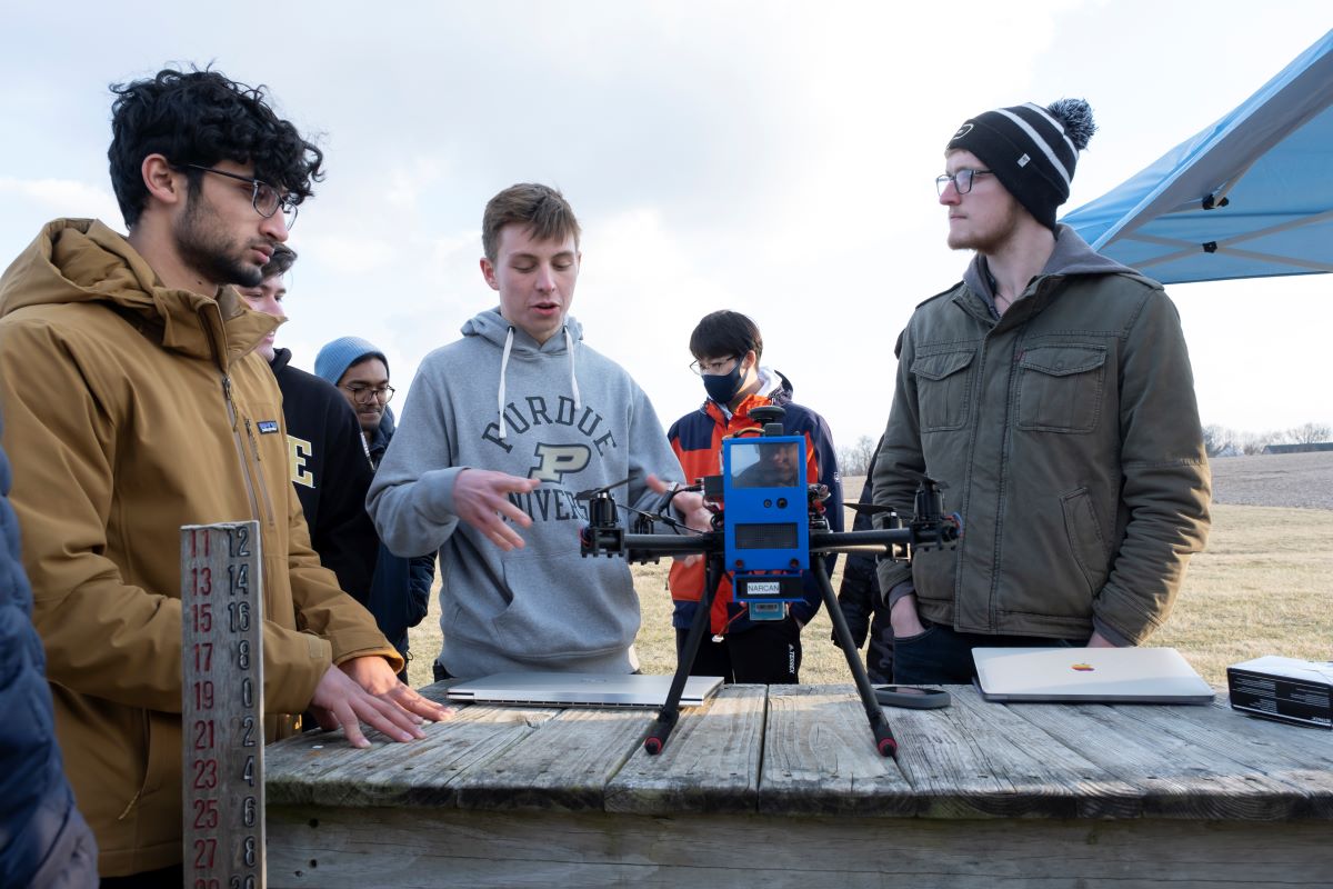 vip_purdue's tweet photo. @LifeAtPurdue Students design drone to save lives from opioid overdose: VIP team designs Narcan delivery drone to bring aid to remote communities. Read more: https://t.co/wE1yYMFJK7 https://t.co/4fwgAnkvxi