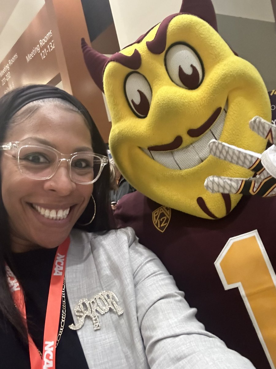 Sloane19900307's tweet photo. NCAA Convention Day 1 in the books! Let’s get Day 2 started!! #WomenInSports #SheLeads #DIVII https://t.co/4cqoU4sG8k