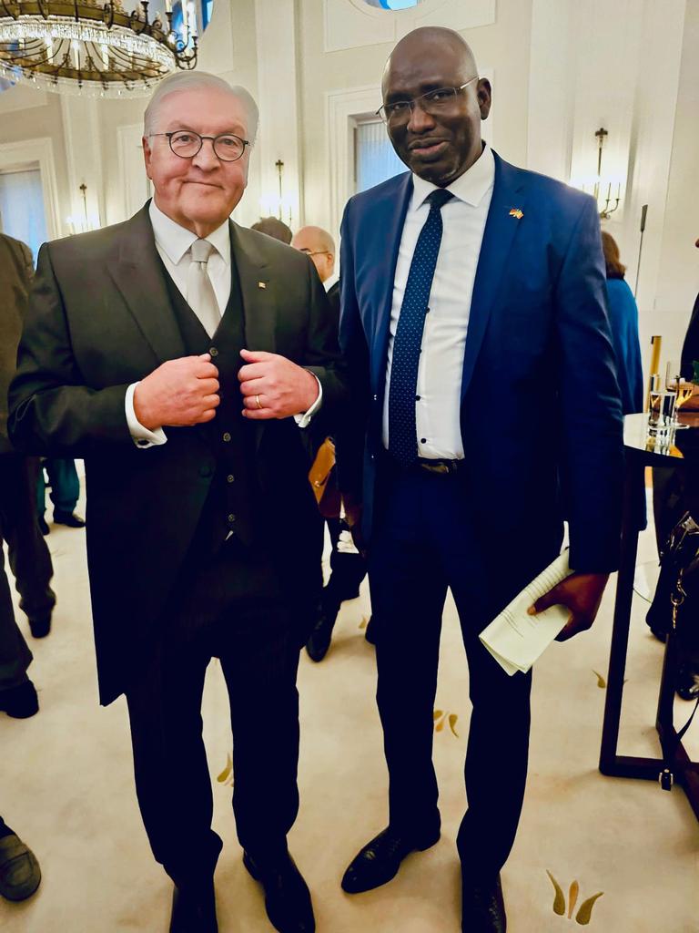 BotschaftMali's tweet photo. Ce 11/01/2024, le Chargé d’affaires @MatinCOULIBALY a pris part à la cérémonie de présentation des vœux du nouvel an à SEM F-W Steinmeier, Président fédéral R.F.A. Occasion pour le Président de rappeler les défis de l’heure et de remercier les diplomates pour leur coopération. https://t.co/EMPp2sqyby