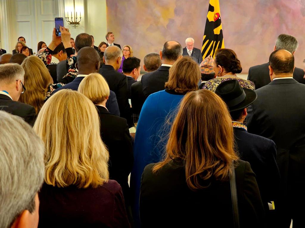 Ce 11/01/2024, le Chargé d’affaires <a href="/MatinCOULIBALY/">Matiné COULIBALY</a> a pris part à la cérémonie de présentation des vœux du nouvel an à SEM F-W Steinmeier, Président fédéral R.F.A. Occasion pour le Président de rappeler les défis de l’heure et de remercier les diplomates pour leur coopération.