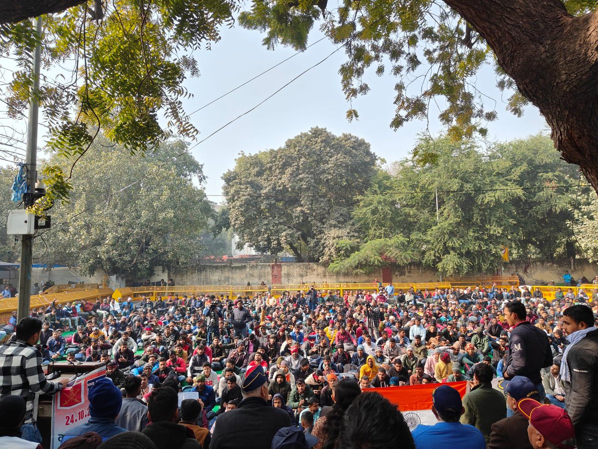 RaghavKanh16621's tweet photo. #JusticeForDefenceStudents 
#चंपारण_सत्याग्रह #पेंडिंग_भर्ती_पूरा_करो https://t.co/JhEIZFWDro