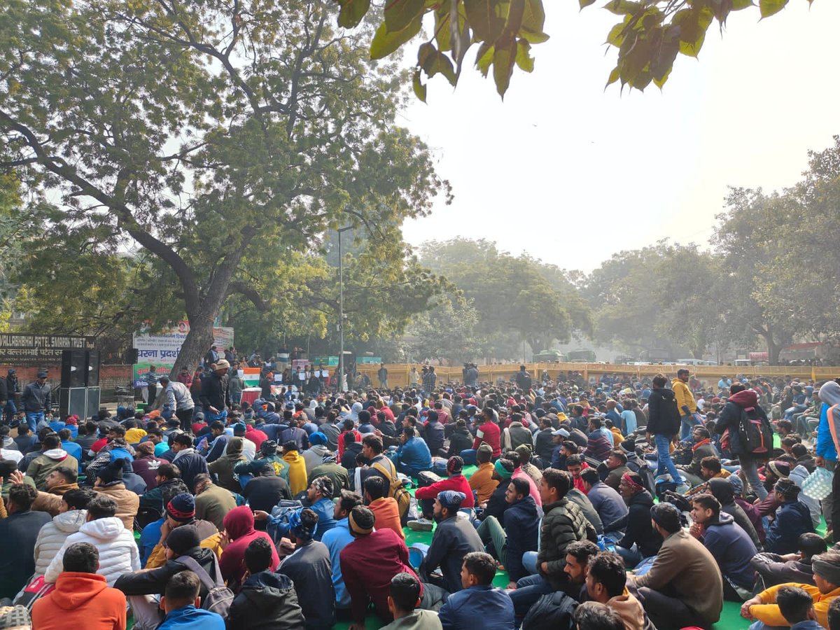 RaghavKanh16621's tweet photo. #JusticeForDefenceStudents 
#चंपारण_सत्याग्रह #पेंडिंग_भर्ती_पूरा_करो https://t.co/JhEIZFWDro