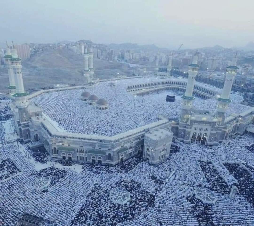 رجل واحد كان سبباً في هذا التجمع منذ أن دعا الناس له قبل ١٤٠٠ عام 

إنه محمد خير البشر عليه أفضل الصلاة والسلام  🤍