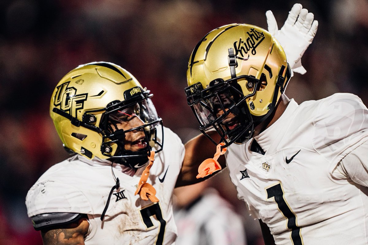 Blessed to receive my 15th offer from <a href="/UCF_Football/">UCF Football</a> ⚔️🔥#AG2G