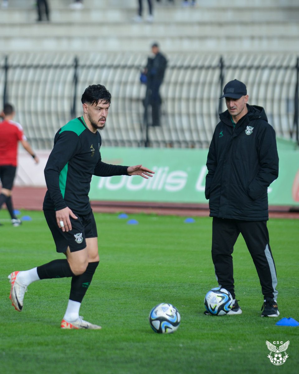 CSCClub1898's tweet photo. ⚫️🟢 𝐖𝐚𝐫𝐦-𝐔𝐩𝐬
إحماءات اللاعبين ✅️

#teamcsc #TheDean1898 #CSConstantine #MCOCSC #ligue1mobilis https://t.co/mgdXEQbAY3