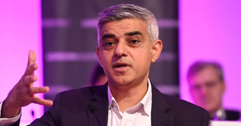 MayorofLondon's tweet photo. Brexit's impact on London:
 
📉 Our economy is £30 billion smaller than it would have been
📉 290,000 fewer jobs
📉 Londoners nearly £3400 worse off in 2023 

The repercussions are far-reaching: new analysis has revealed Brexit has cost the UK's economy a staggering £140 billion.