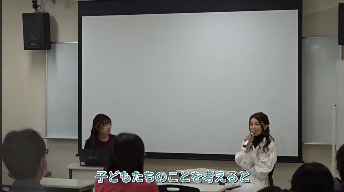 Tanuk_Ichi's tweet photo. 42歳で4人のお子さんを遺して、子宮頸がんで亡くなられた居原田麗先生の生前の動画を拝見しました。
前半は子宮頸がんの一般的な説明、後半は居原田先生が子宮頸がんと診断されてから、どのように致死的な状況を受け入れるかの話でした。

要点としては...
・4人の出産後に子宮頸がん発覚(極めて予後不良な子宮頸部小細胞癌)
・今後の子供の成長が見られない可能性が高い事を知ったが、受け入れるのは辛かった
・ただ少なくとも生きている間は、子供の成長やちょっとした幸せを感じられる事を実感して救われた
・子宮頸がんは検診を受ければ良いと思っている人も多いが、仮にきちんと検診を受けてもそれは単に"がん���発症するのを待っているだけの状況"
・発症すれば子宮摘出、もしくは命を失う
・HPVワクチンで子宮頸がんの発症を防ぐ事ができる
・日本のマスコミによるHPVワクチン副反応報道があったが、その症状はワクチン接種と���係ない事が判明している
・ぜひ正しい情報を得て、自分や自分の家族の命を守ってほしい
・まだ病気になっていない人は分からないかもしれないし、生きていて日々不満などもあるかもしれないけど、例えば子供の笑顔などの当たり前だと思っている日常の1つ1つに感謝して、幸せに生きてほしい

HPVワクチン接種対象者以外にも、ぜひ1人でも多くの方が見た方が良いと思います。

https://t.co/TfIf1ROui8