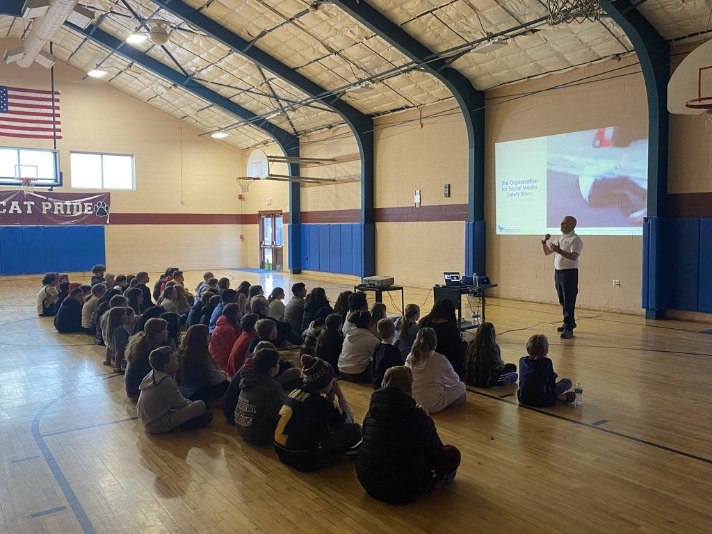 WBPSwildcats's tweet photo. Great to be at the Howard School today for "How to Keep Our Students Safe on Social Media" presentations for grades 5 and 6.  Thank you to the WB PTO for sponsoring.  The information is excellent and well-presented.  Reminder about the parent session tonight at the MSHS https://t.co/DmjpLyXpG3