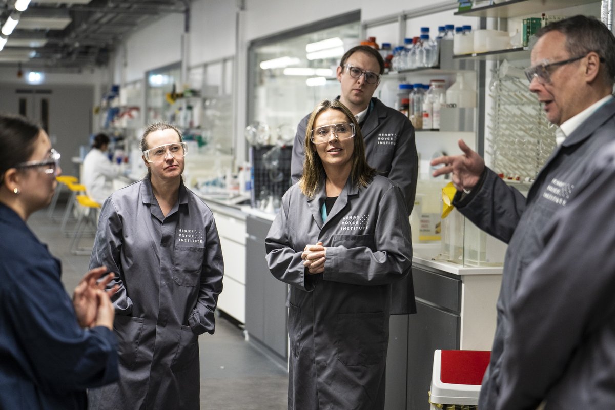 RoyceInstitute's tweet photo. Next, the group toured some of the Hub’s cutting-edge facilities, including @SMI_Hub, seeing first-hand how Royce supports the implementation and development of game-changing materials with applications across sectors as varied as #manufacturing, #energy, #transport and #health https://t.co/bBoJDWID21