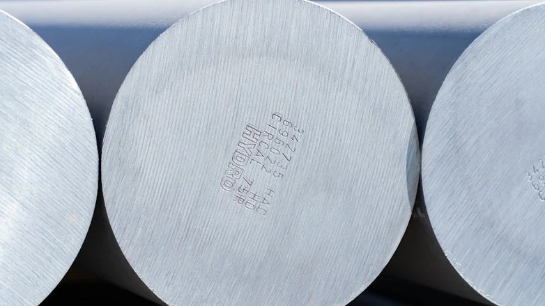 WinDoorExpert's tweet image. 🟥 Hydro can now deliver Hydro CIRCAL recycled aluminium with a documented carbon footprint of 1.9 kg of CO2e/kg aluminium, down from previous 2.3 kg of CO2e/kg.

windoorexpert.eu/news/news,3611…

#AluminiumSystems #ProfileSystems @NorskHydroASA