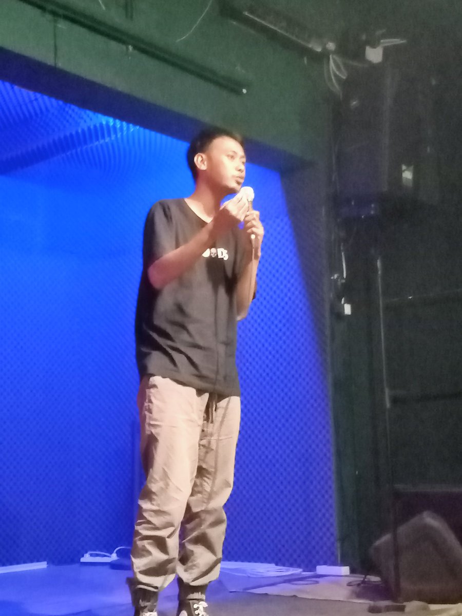 Comic selanjutnya dari <a href="/standupjakpus/">standupindo_jakpus</a> pernah nyuciin baju tentara, Jamal! #OpenMicBks