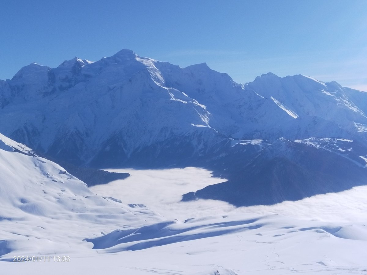 ucanski's tweet photo. Magnificent ski day in #flaine #grandmassif under deep blue skies and 4m of snow it doesn't get much better. https://t.co/TjJji74kII
