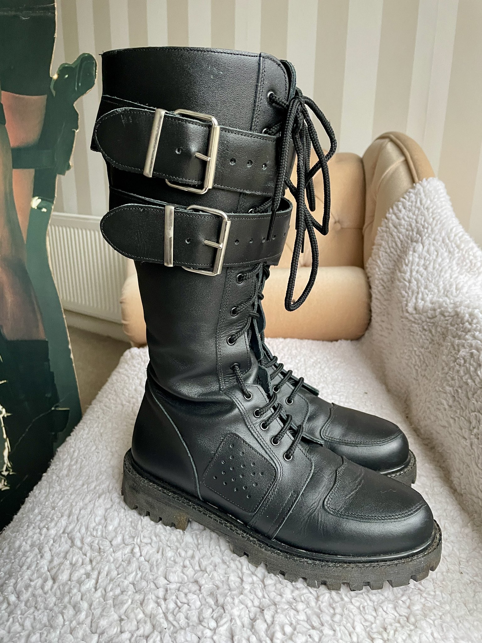 Emy Dawn on X I got myself a pair of TR movie boots almost identical to the ones worn by Angelina Jolie in the first movie and in my size Here s