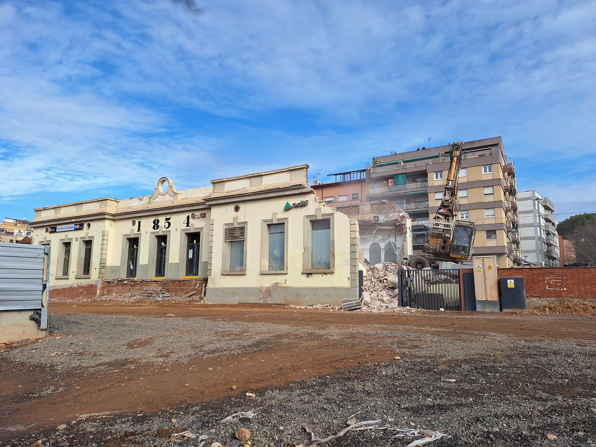 Sant Feliu, un cop més, aposta per les places dures i el 'progrés'.
Una llàstima. Sento vergonya d'aquesta ciutat.
<a href="/ajsantfeliu/">Ajuntament de Sant Feliu de Llobregat</a>