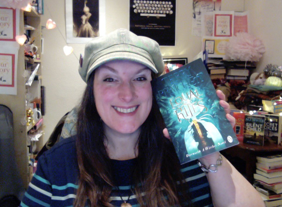wurdsmyth's tweet photo. The first #FabNightInChattyThing of 2024 was a corker! 

Watch: https://t.co/O7v5884TLG (Reviews from 26m 30s)

My #BooksOfTheWeek are:

#EqualRites by @terryandrob

#Dissolution by #CJSansom

#ASongOfMeAndYou by @mikegayle

Buy links in next tweet.

#BookTwitter 💕 https://t.co/Mb5z3KjR11