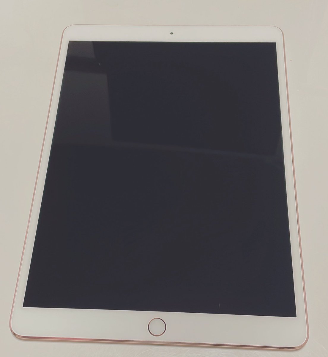 meu_suke1022's tweet photo. 今まで一緒に過ごしてくれたiPadちゃんを明日お見送りします
人生初のiPad
人生で1番高級なお買い物
お迎えした時のこと今でも鮮明に覚えてる
7年間一緒に過ごしてくれてありがとう(*ˊ˘ˋ*)
#iPodPro #Apple https://t.co/7AyJPYEGES