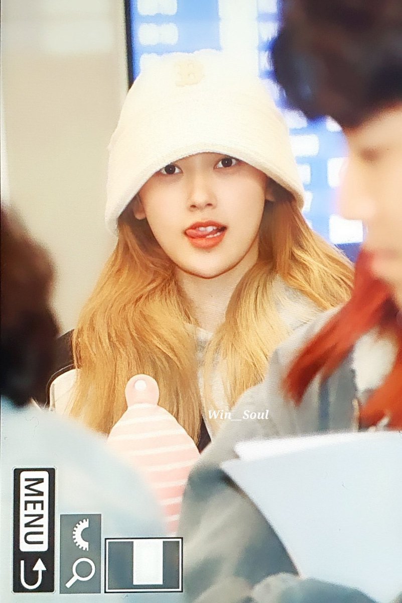 catgirljiwoo's tweet photo. ITS FREAKING JOEVER https://t.co/u0qGPLLRdo