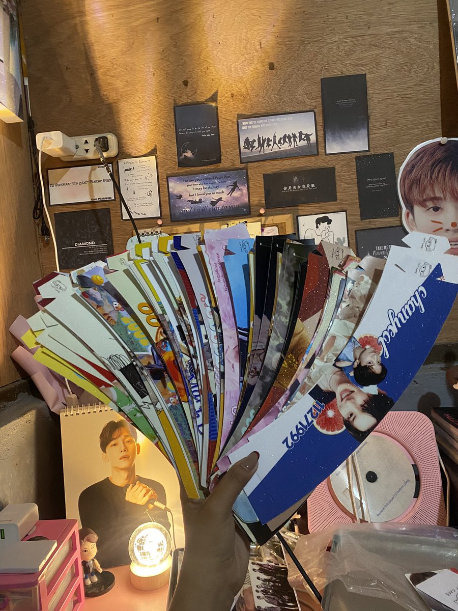 ohcaptainchirri's tweet photo. Collections of Cupsleeves and PC from @laycafe_snaps kulang pa po yaaan 😭 hindi ko na makita yung ibaaa pero grabeee ang saya mas madami pa yan kesa sa ipon kong pera HAHAHA Thank you so much @laycafe_snaps for having this througout the years! ❤️ https://t.co/hTqmVTMLK7