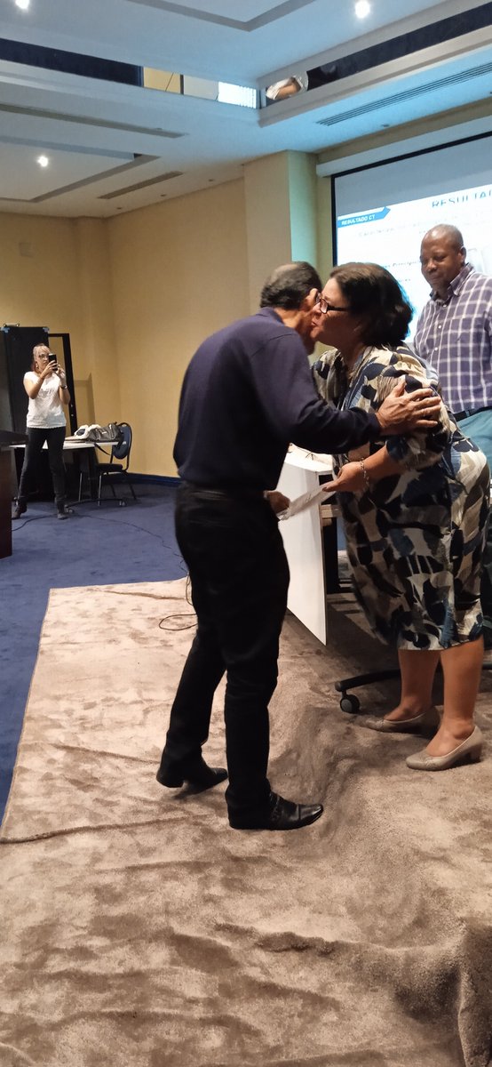 El <a href="/cphrcuba/">Centro de Protección e Higiene de las Radiaciones</a> comienza el balance del trabajo en 2️⃣0️⃣2️⃣3️⃣ con la entrega de los premios a los principales resultados de #Ciencia  e #innovación y el análisis de la situación del centro. Preside el balance la presidenta de la <a href="/AENTACUBA/">AENTA</a> <a href="/GladysLopezB/">Gladys López Bejerano</a>
#CienciaCubana <a href="/citmacuba/">Ministerio de Ciencia, Tecnología y Medio Ambiente</a>