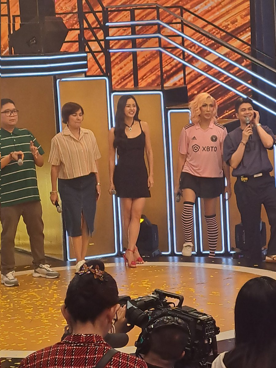 banene12_'s tweet photo. Fresh and pretty kimmy her signature smile and laugh na nakakaka good vibes talaga and nakakahawa ng saya @prinsesachinita
#KimChiu
#ShowtimeCheck https://t.co/OFmeREfoq9