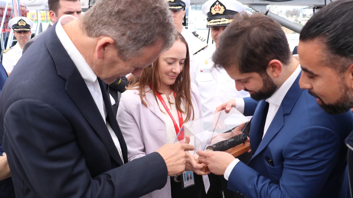 JuanCaMunozA's tweet photo. El Pdte @GabrielBoric anunció la construcción del cable submarino Humboldt junto a Google. 14 mil km de fibra óptica atravesarán el fondo del Pacífico para conectarnos con Asia y Oceanía.
Chile se consolida en la vanguardia en conectividad digital en Sudamérica.
#ChileEsDigital🇨🇱 https://t.co/33mQE6LBVI