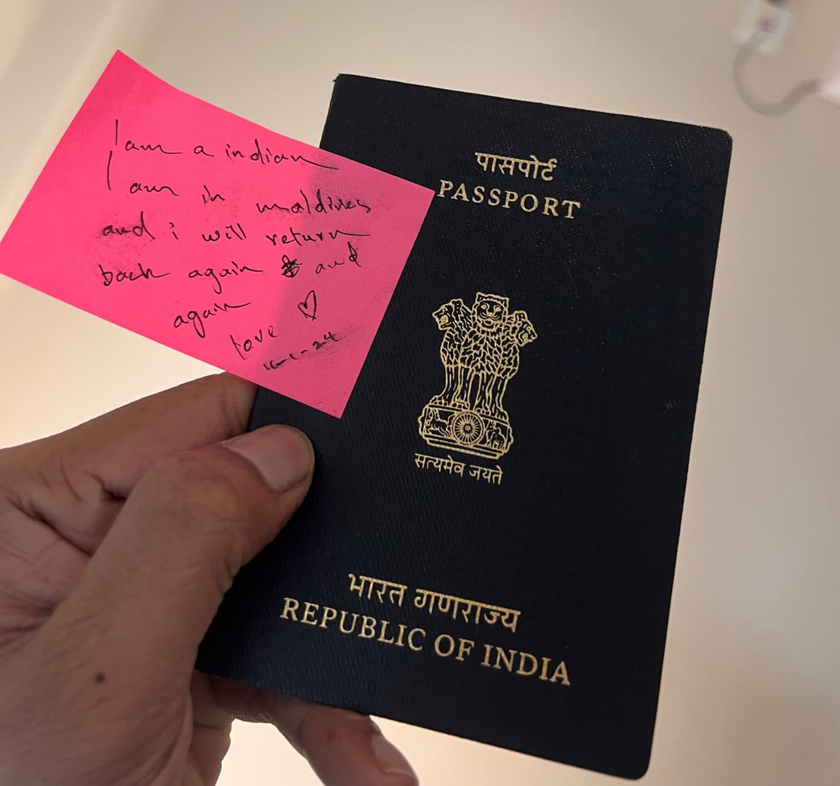 lucasjalyl's tweet photo. Got this msg from an Indian 

🇲🇻♥️🇮🇳 

Lots of love from Maldives, see you again and again and again … 

#VisitMaldives https://t.co/RaY9buT7OD