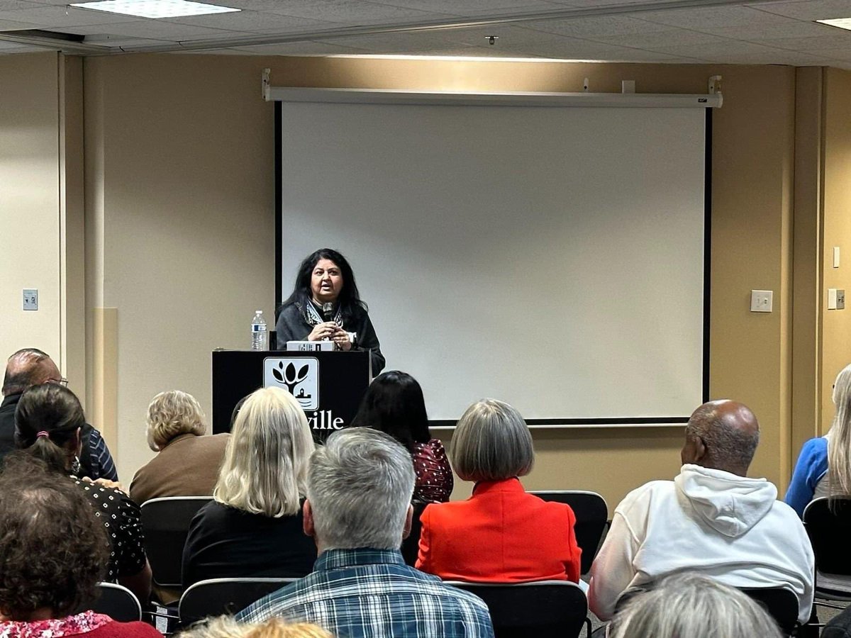NapervilleNU's tweet photo. "There is no power for change greater than a community discovering what it cares about." – Margaret J. Wheatley

Thank you to everyone who came to our meeting and participated in discussing what our community needs and how they can be a part of the solution. https://t.co/Q2zn9U0zPG