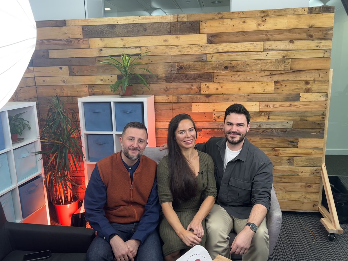 Sitdown time with delish-etarians <a href="/BOSHTV/">BOSH!</a> to discuss planet-friendly recipes and their new collab with <a href="/CostaCoffee/">Costa Coffee</a> for #Veganuary.

Dressed like a carrot 🥕 kale 🥬 and an old courgette 🙊 for the occasion.

Interview coming soon to <a href="/CityAM/">City A.M.</a>