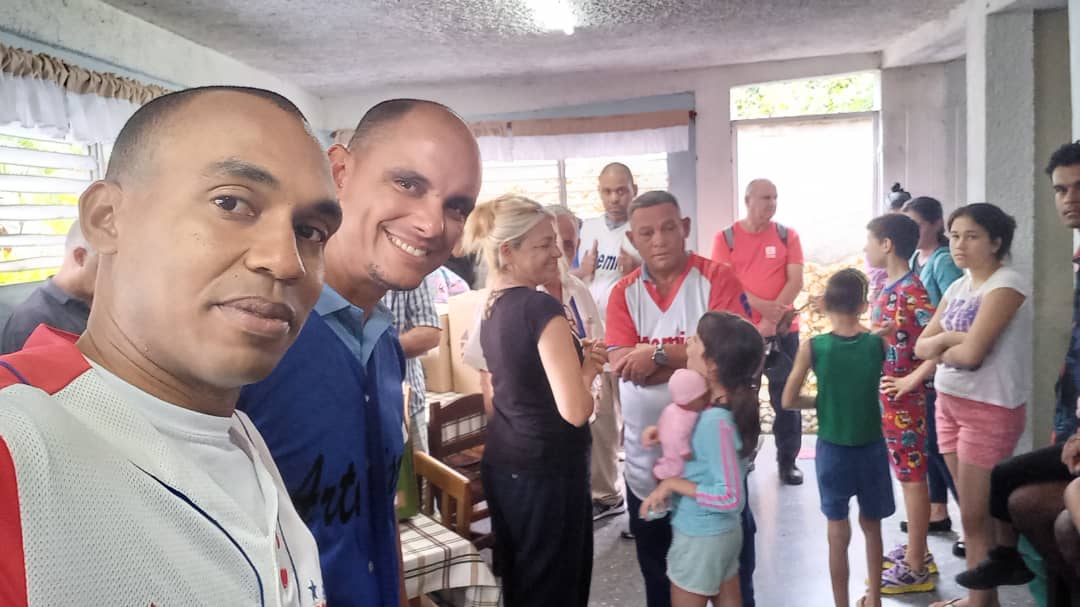 Ingenieros que celebran hoy su dia, ayer llevaron a los niños sin amparo filial una pequeña donación de cosas materiales y de amor. #EsteEsNuestroAzul