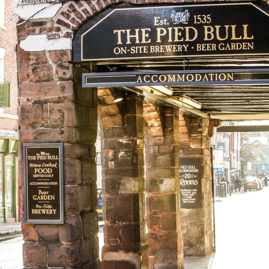 PiedInn's tweet photo. Did you know we are the oldest coaching inn in Chester?
The pub and hotel dates back to 1155. Today, the interior reflects its distinctive heritage, still housing an original handmade staircase dating from 1535.
to book: 01244 325829 / contact@piedbull.co.uk
#CoachingInn #OldPub https://t.co/qJR7CWCxPP