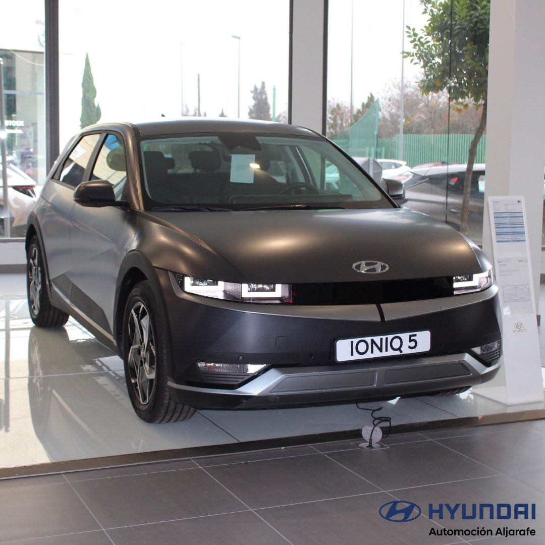 AutoAljarafe's tweet photo. Manejo divertido, carga rápida y numerosos premios: así es el #IONIQ5, el vehículo eléctrico que no se conforma con ser común. 
Pásate por nuestras instalaciones y descúbrelo tu mismo.
#AutoAljarafe #HyundaiSevilla #HyundaiAljarafe #HyundaiIONIQ5 https://t.co/uZkO1qn1wN