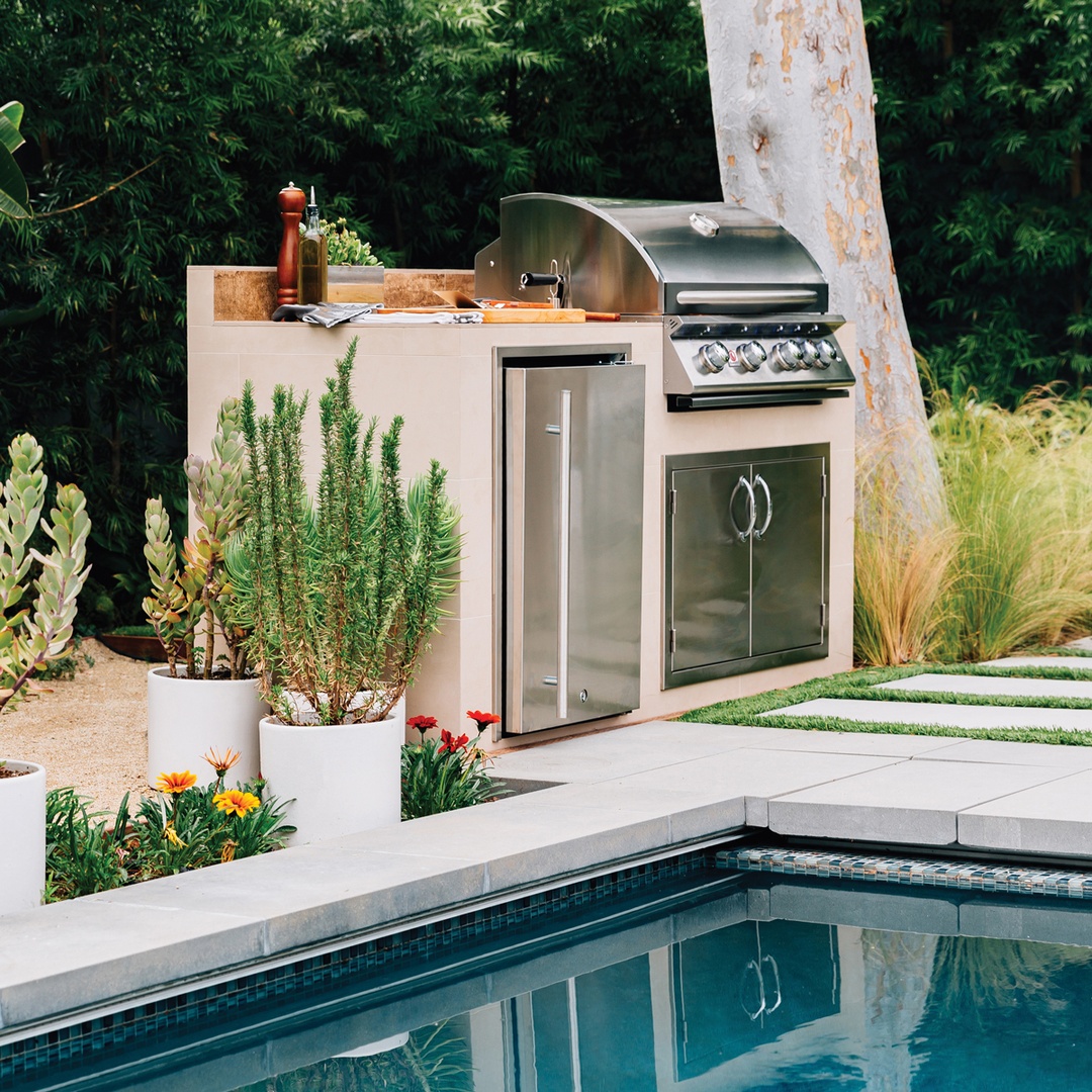Woodland_Direct's tweet photo. Upgrade your outdoor menu with the Summerset Sizzler Pro Built-In Gas Grill to whip up whatever you're craving, day or night.

https://t.co/5rcQEdB5Kk https://t.co/rH9QfE1E06