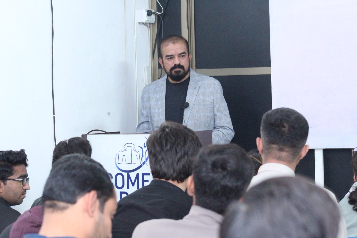 CssComex's tweet photo. Mr. Javed Jiskani Baloch (PSP- DIG)
Delivering an insightful lecture on English Composition in January Session @ CSS COMEX Academy Karachi

Don’t miss this opportunity to learn from an expert and achieve your goals!

Registration Open For January Session
0333 7421341 https://t.co/ylSO5JNLXU