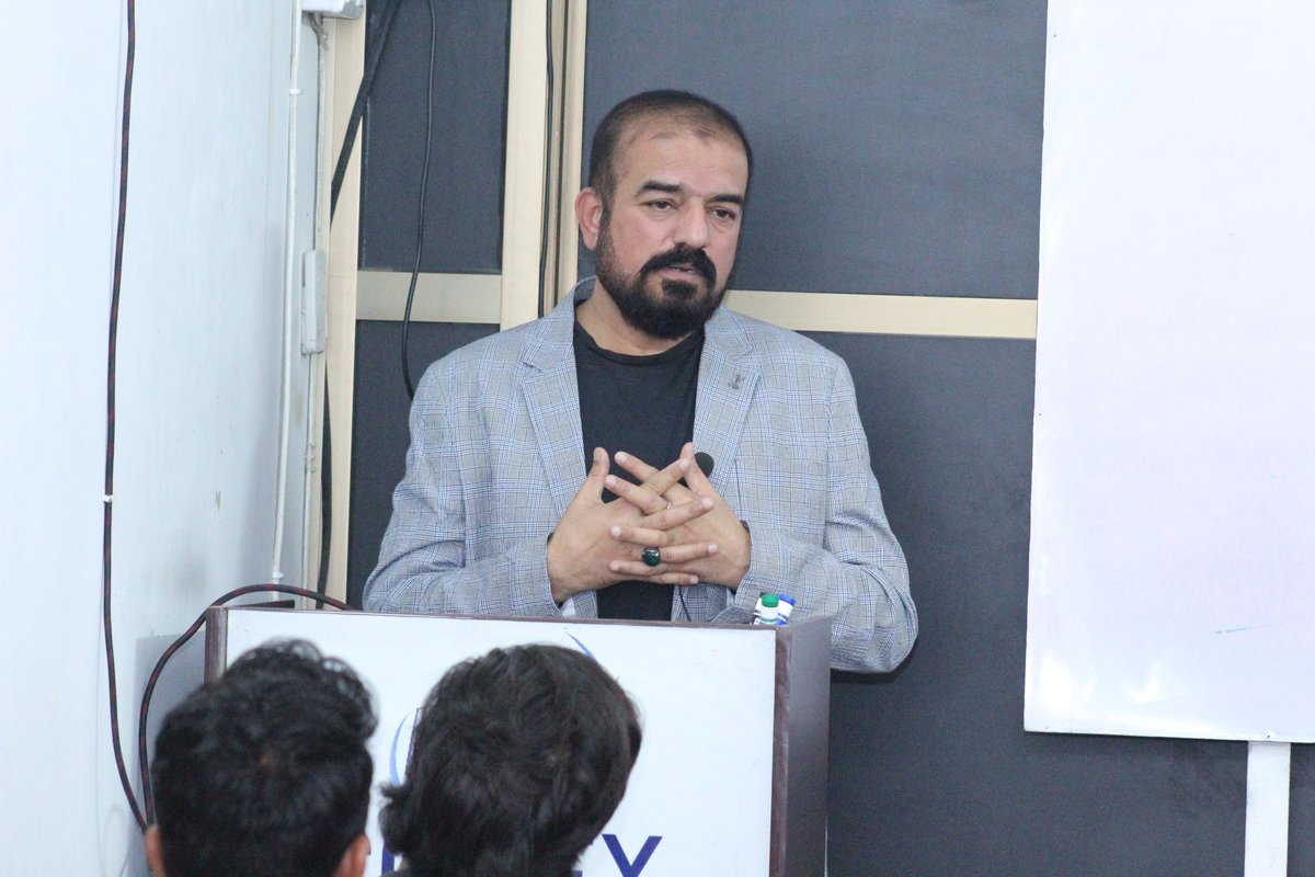 CssComex's tweet photo. Mr. Javed Jiskani Baloch (PSP- DIG)
Delivering an insightful lecture on English Composition in January Session @ CSS COMEX Academy Karachi

Don’t miss this opportunity to learn from an expert and achieve your goals!

Registration Open For January Session
0333 7421341 https://t.co/ylSO5JNLXU