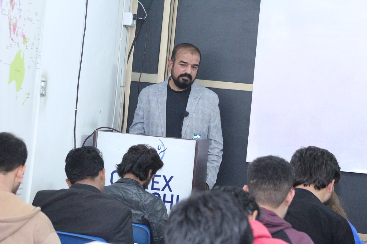 CssComex's tweet photo. Mr. Javed Jiskani Baloch (PSP- DIG)
Delivering an insightful lecture on English Composition in January Session @ CSS COMEX Academy Karachi

Don’t miss this opportunity to learn from an expert and achieve your goals!

Registration Open For January Session
0333 7421341 https://t.co/ylSO5JNLXU
