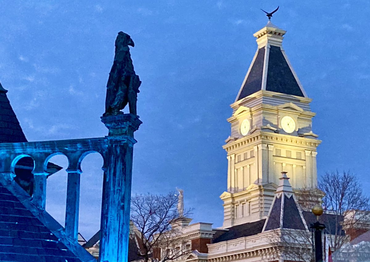 Clarksville_CVB's tweet photo. ✨Spectacular evening views in historic downtown Clarksville! Thanks Frank Lott for sharing this from your #CustomsHouseMuseum office last night.
#evening #historicarchitecture #historicdowntown #iconic #clarksvilletn #visitclarksvilletn #skybrilliance #thatview https://t.co/2weL9A5KVB