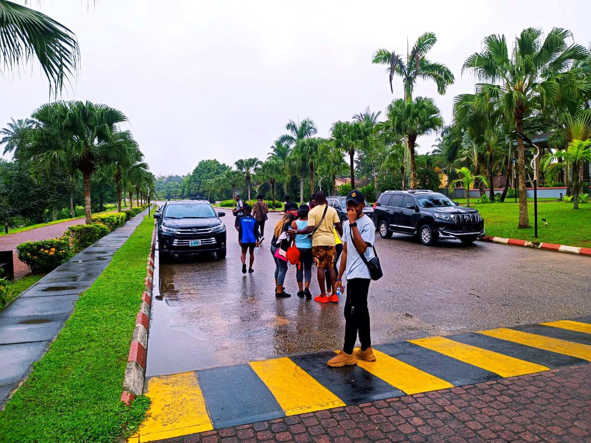 chizee_igwe's tweet image. Need some new ideas? 

Try taking a walk or listening to music. 

You might also want to grab a pen and paper and start brainstorming. Or better yet, collaborate with others and see what sparks fly. 

#creativetips