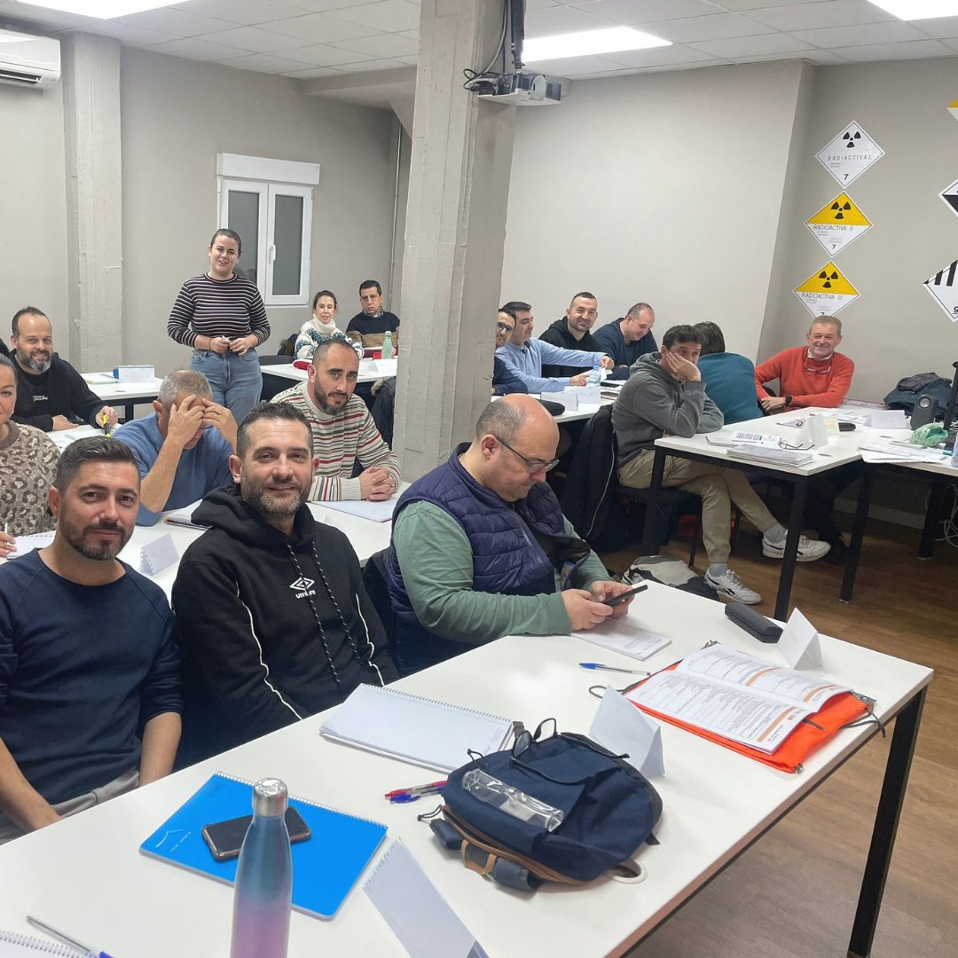 isevi_oficial's tweet photo. Desde ⭕ #ISEVI seguimos celebrando la apertura de esta XXIV CONVOCATORIA A LA FASE DE PRESENCIA para el curso para Profesores de #FormaciónVial (PFV - DGT). https://t.co/7hZ3TnOW1w